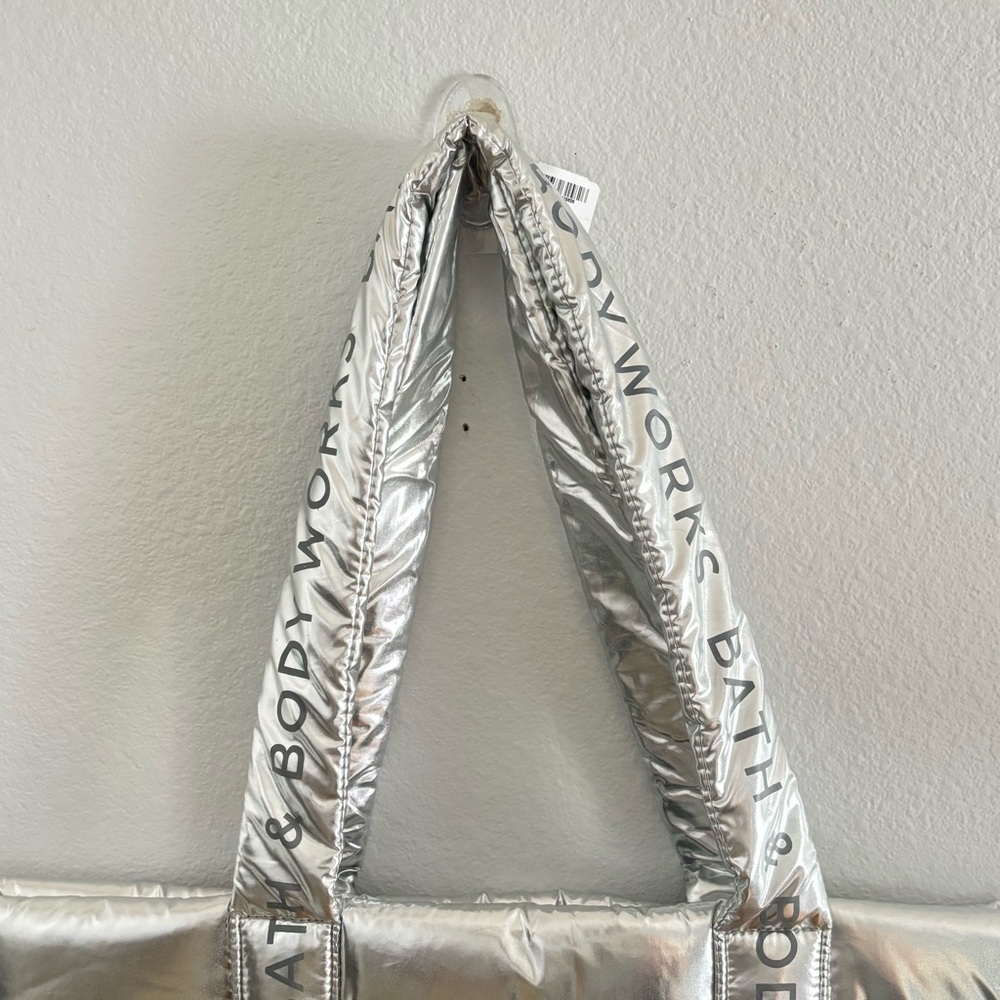 NWT Bath & Body Works Metallic Silver Quilted Tote Bag Winter Holiday Puffer - Picture 5 of 12